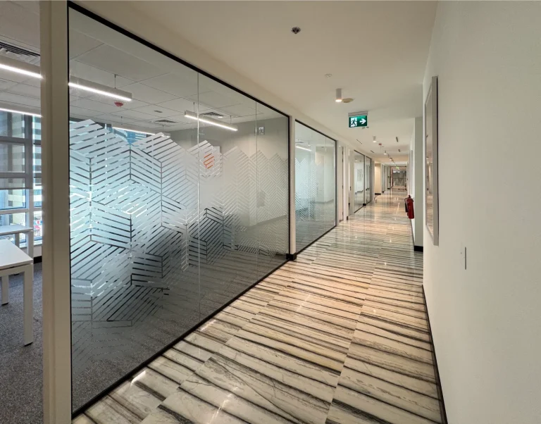 Frameless-Glass-Partition